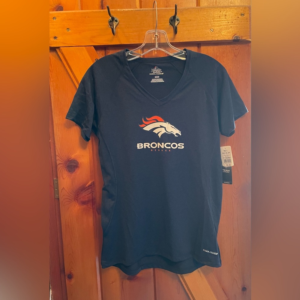 Denver Broncos women’s top size medium. Quick dry material. New with tags